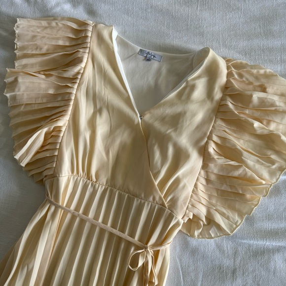 Polagram cream flutter sleeve, pleated dress - Picture 10 of 16